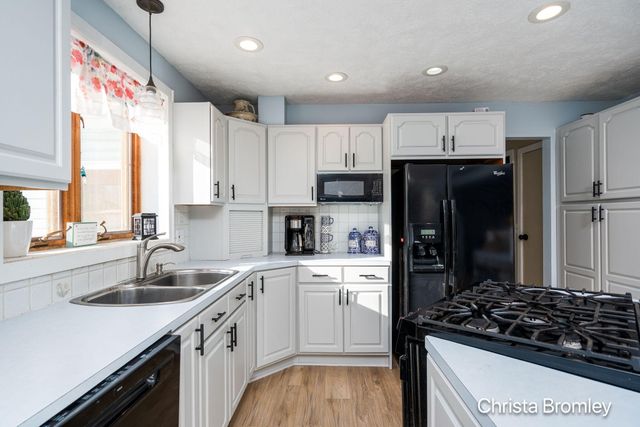 12740 Triple Oak Drive NE, Lowell, MI 49331