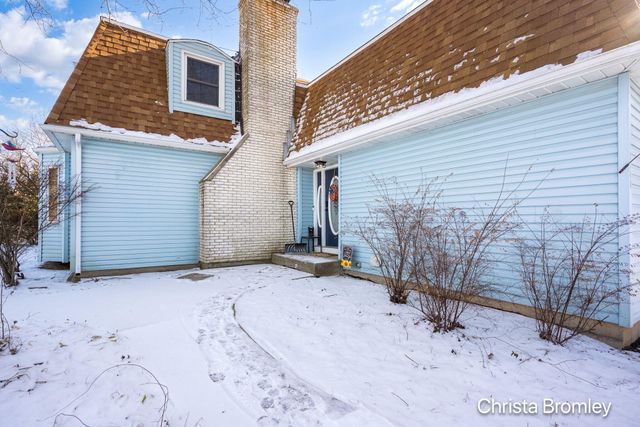 12740 Triple Oak Drive NE, Lowell, MI 49331