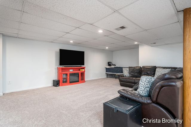 12740 Triple Oak Drive NE, Lowell, MI 49331