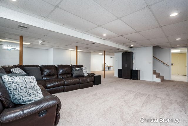 12740 Triple Oak Drive NE, Lowell, MI 49331