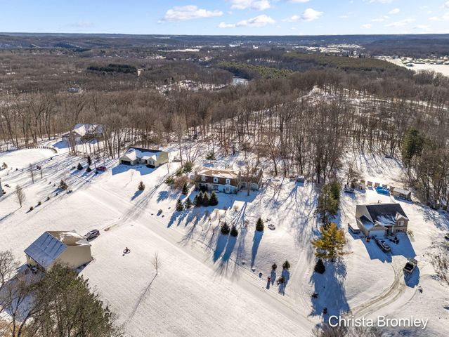 12740 Triple Oak Drive NE, Lowell, MI 49331