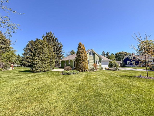 S50W30750 Walnut STREET, Mukwonago, WI 53149