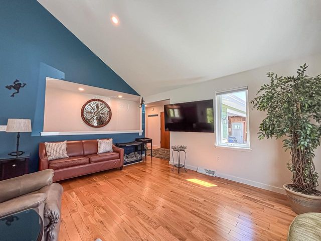 S50W30750 Walnut STREET, Mukwonago, WI 53149
