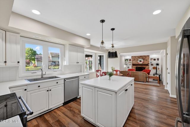 7111 Williamsburg Drive, Sylvania, OH 43560