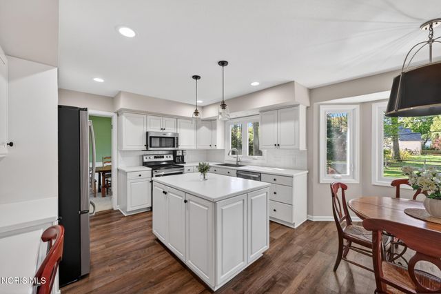 7111 Williamsburg Drive, Sylvania, OH 43560