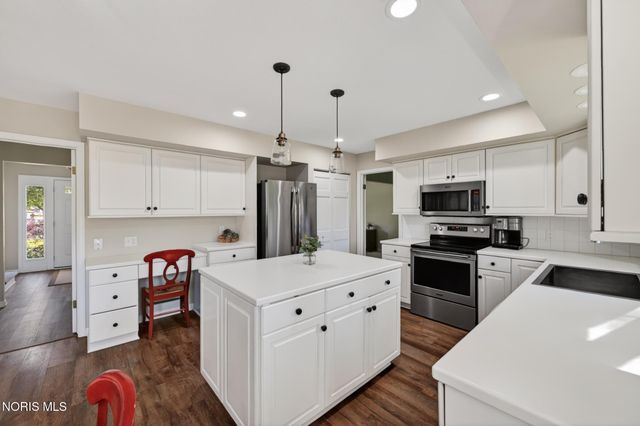 7111 Williamsburg Drive, Sylvania, OH 43560
