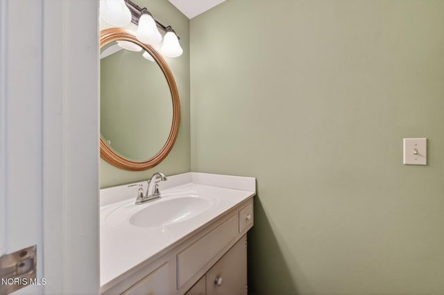 7111 Williamsburg Drive, Sylvania, OH 43560