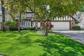 7111 Williamsburg Drive, Sylvania, OH 43560