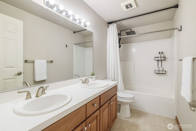 722 E Tacoma Street, Kent, WA 98030