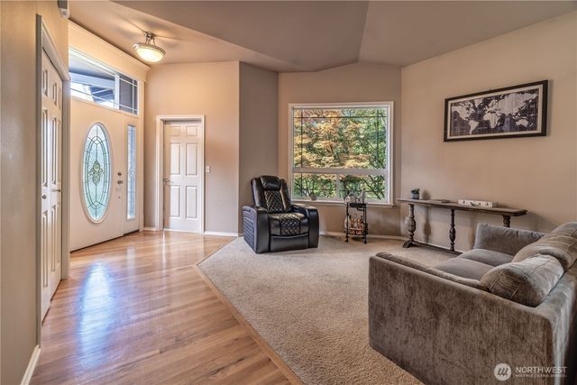 722 E Tacoma Street, Kent, WA 98030