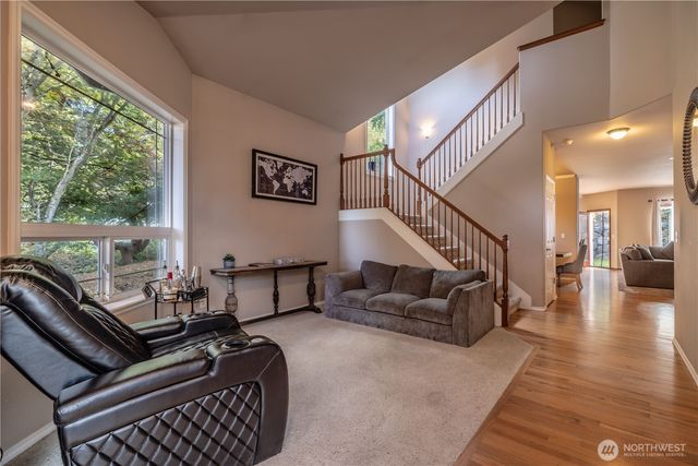 722 E Tacoma Street, Kent, WA 98030