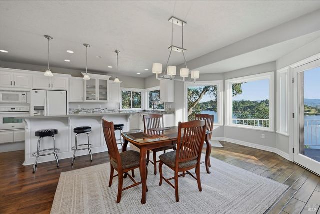 18387 N Shore Dr, Hidden Valley Lake, CA 95467