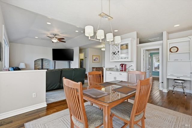 18387 N Shore Dr, Hidden Valley Lake, CA 95467
