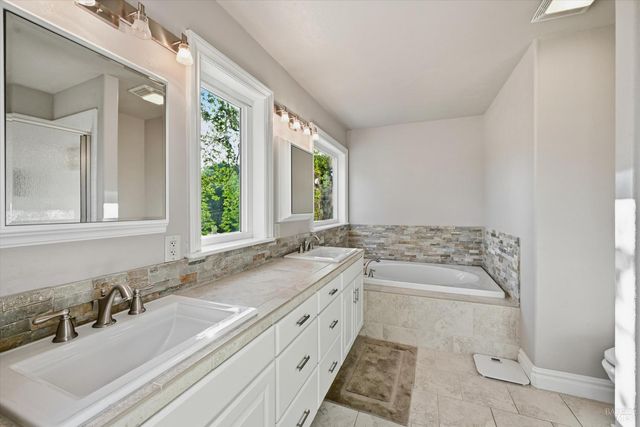18387 N Shore Dr, Hidden Valley Lake, CA 95467