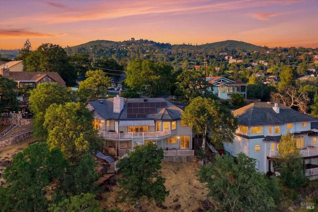 18387 N Shore Dr, Hidden Valley Lake, CA 95467