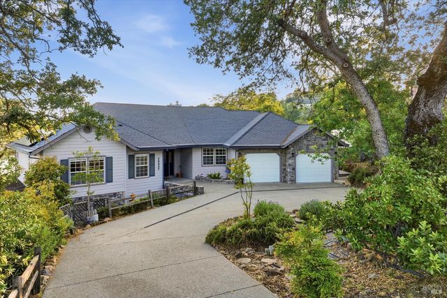 18387 N Shore Dr, Hidden Valley Lake, CA 95467