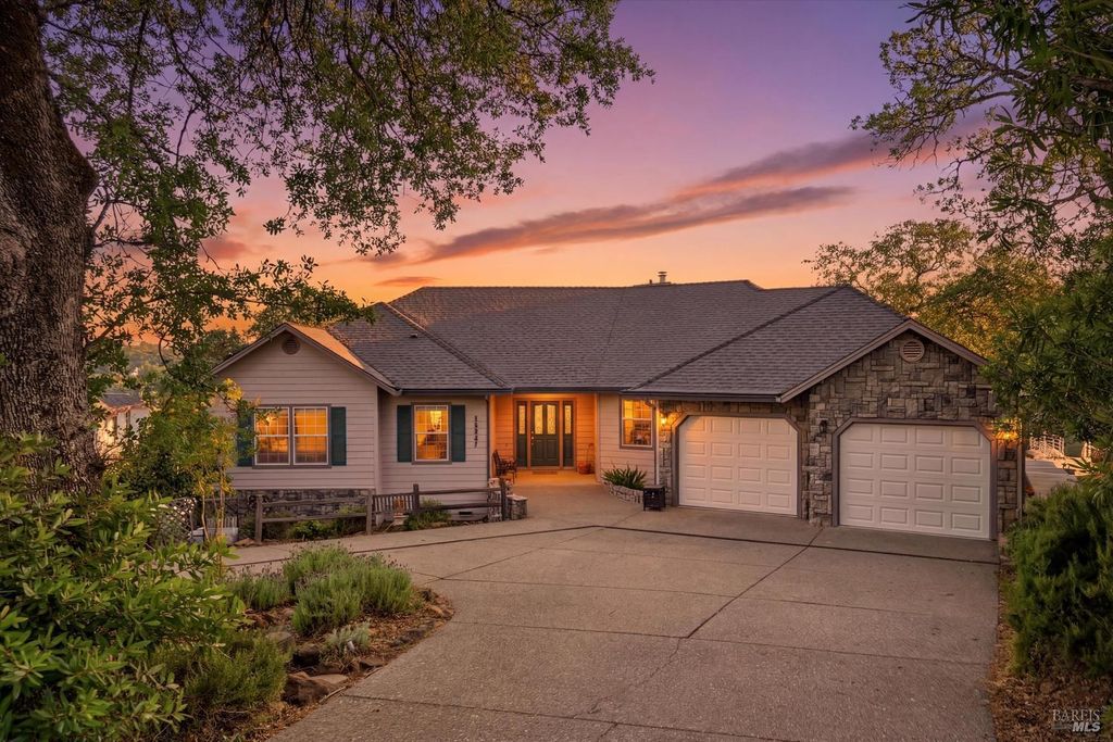 18387 N Shore Dr, Hidden Valley Lake, CA 95467