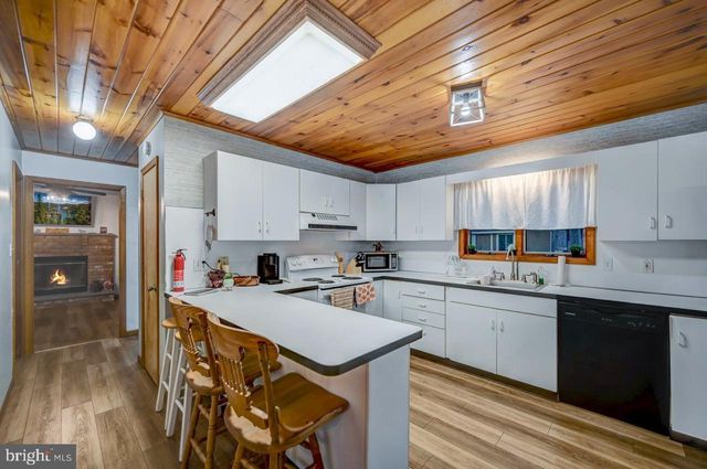 241 WYALUSING DR, Pocono Lake, PA 18347