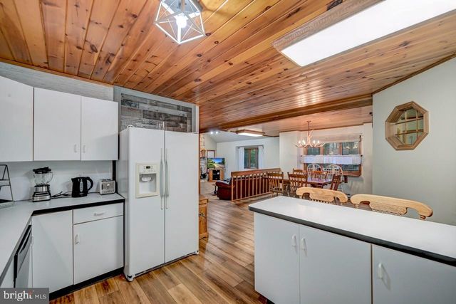 241 WYALUSING DR, Pocono Lake, PA 18347