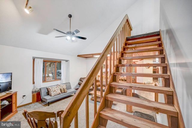 241 WYALUSING DR, Pocono Lake, PA 18347