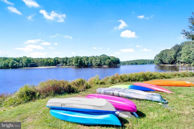 241 WYALUSING DR, Pocono Lake, PA 18347