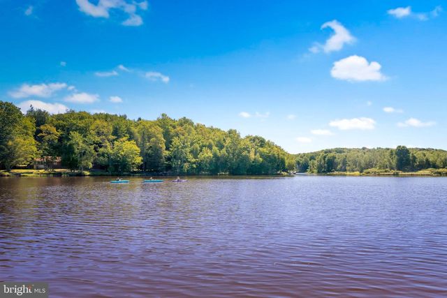 241 WYALUSING DR, Pocono Lake, PA 18347