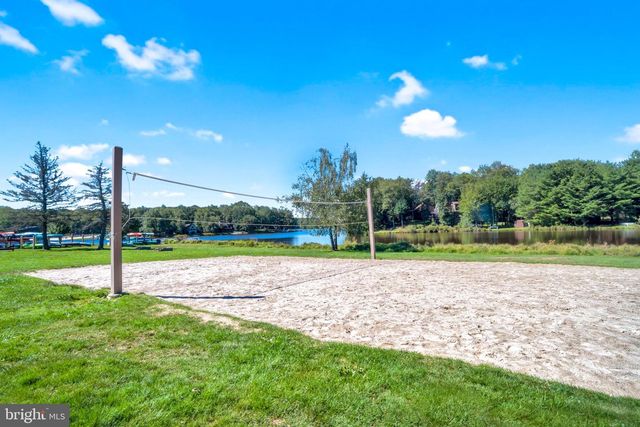 241 WYALUSING DR, Pocono Lake, PA 18347