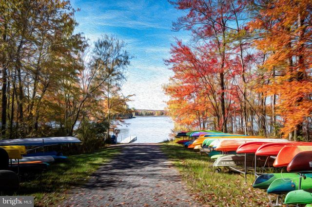 241 WYALUSING DR, Pocono Lake, PA 18347