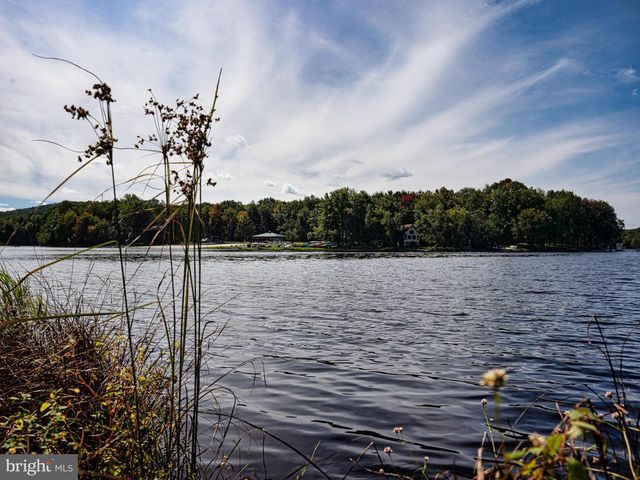 241 WYALUSING DR, Pocono Lake, PA 18347