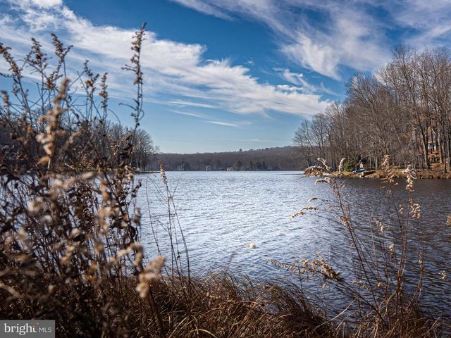 241 WYALUSING DR, Pocono Lake, PA 18347