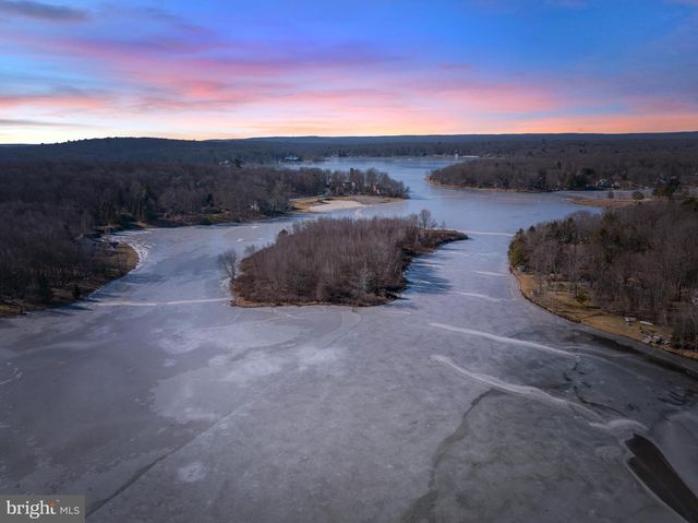 241 WYALUSING DR, Pocono Lake, PA 18347