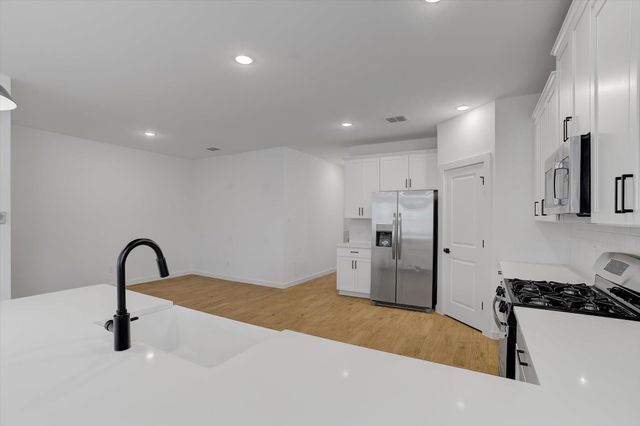 8438 Bay Ridge Circle, Baytown, TX 77523