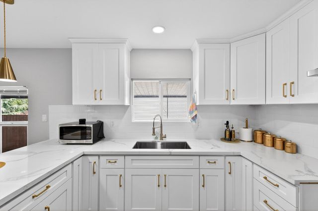 105 W Herndon Ave Spc 64, Pinedale, CA 93650