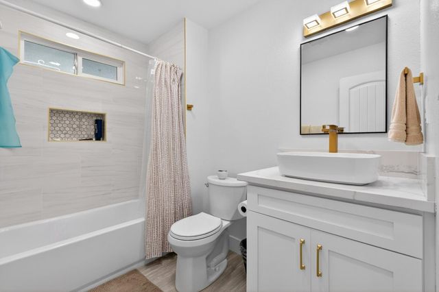 105 W Herndon Ave Spc 64, Pinedale, CA 93650