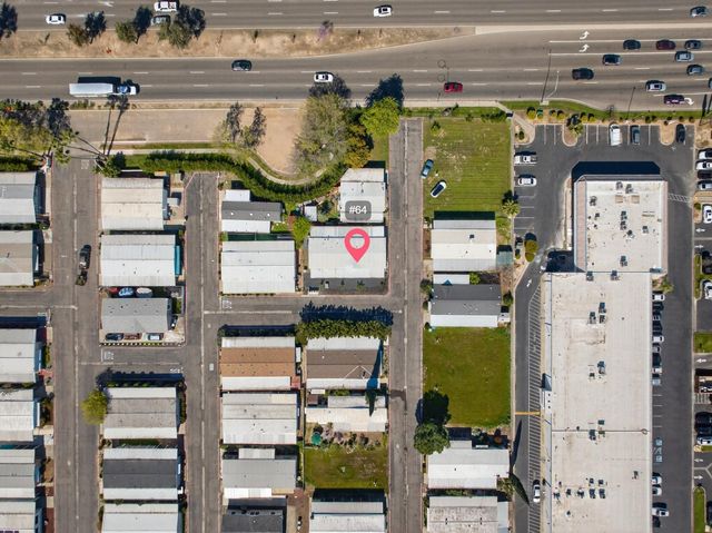 105 W Herndon Ave Spc 64, Pinedale, CA 93650