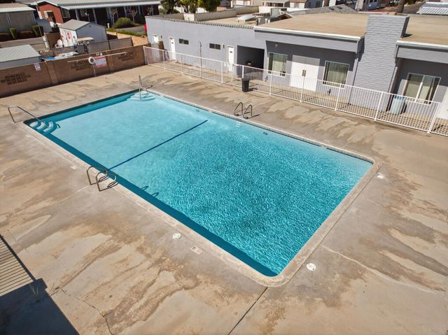 105 W Herndon Ave Spc 64, Pinedale, CA 93650