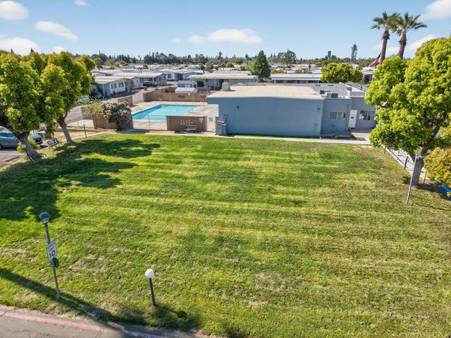 105 W Herndon Ave Spc 64, Pinedale, CA 93650