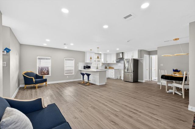 105 W Herndon Ave Spc 64, Pinedale, CA 93650