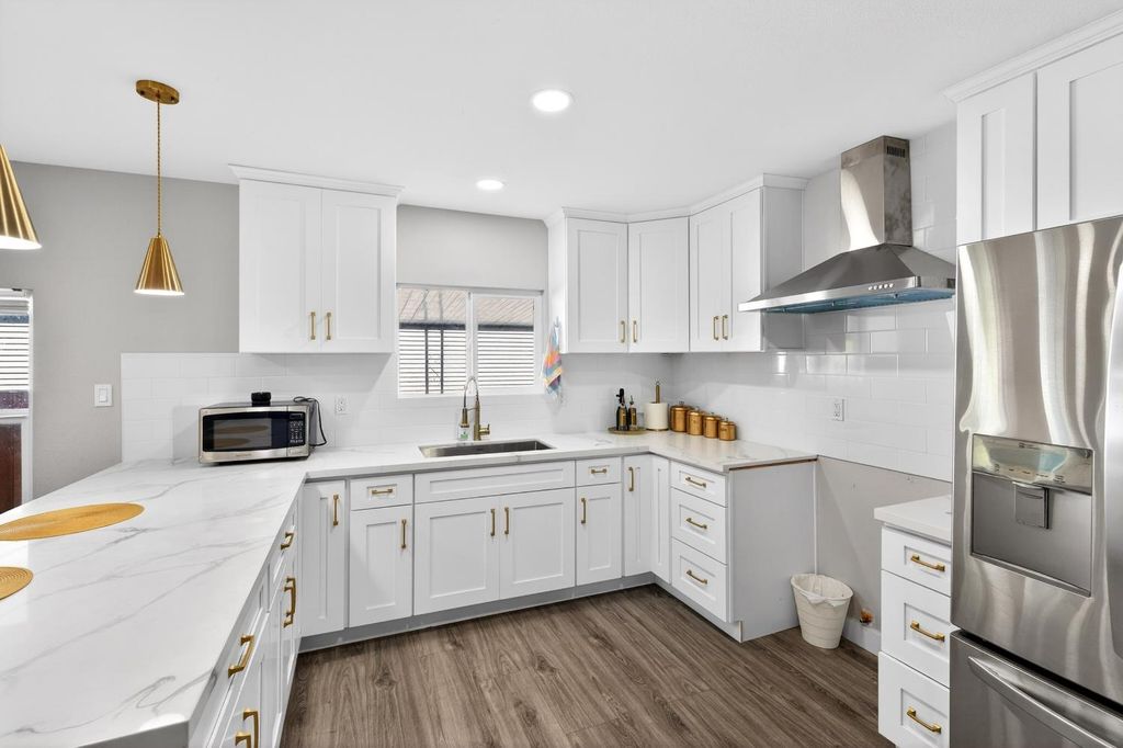 Image 11 of property listing at 105 W Herndon Ave Spc 64, Pinedale, CA 93650