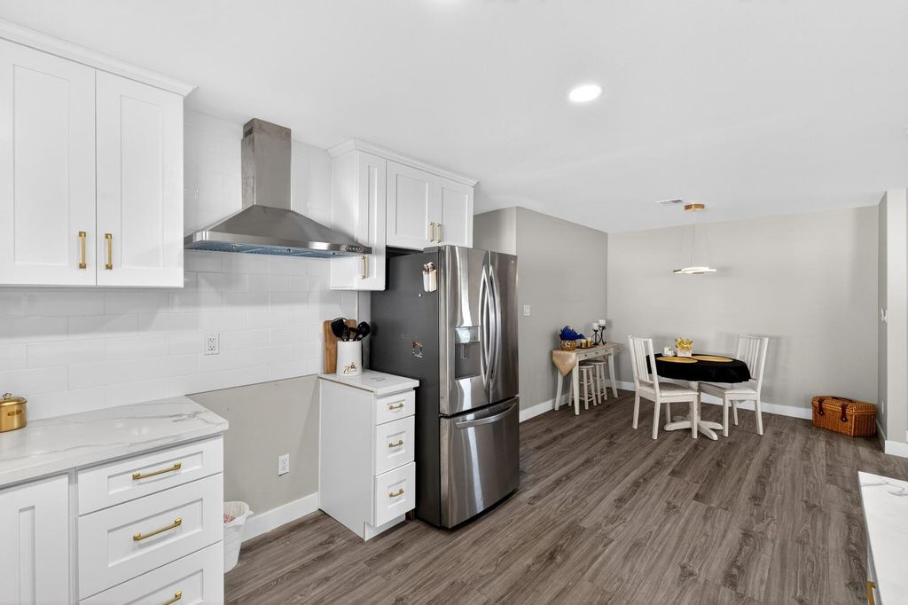 Image 13 of property listing at 105 W Herndon Ave Spc 64, Pinedale, CA 93650