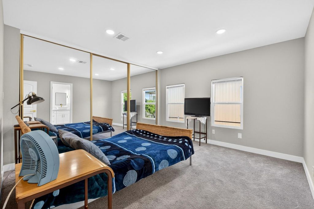 Image 20 of property listing at 105 W Herndon Ave Spc 64, Pinedale, CA 93650