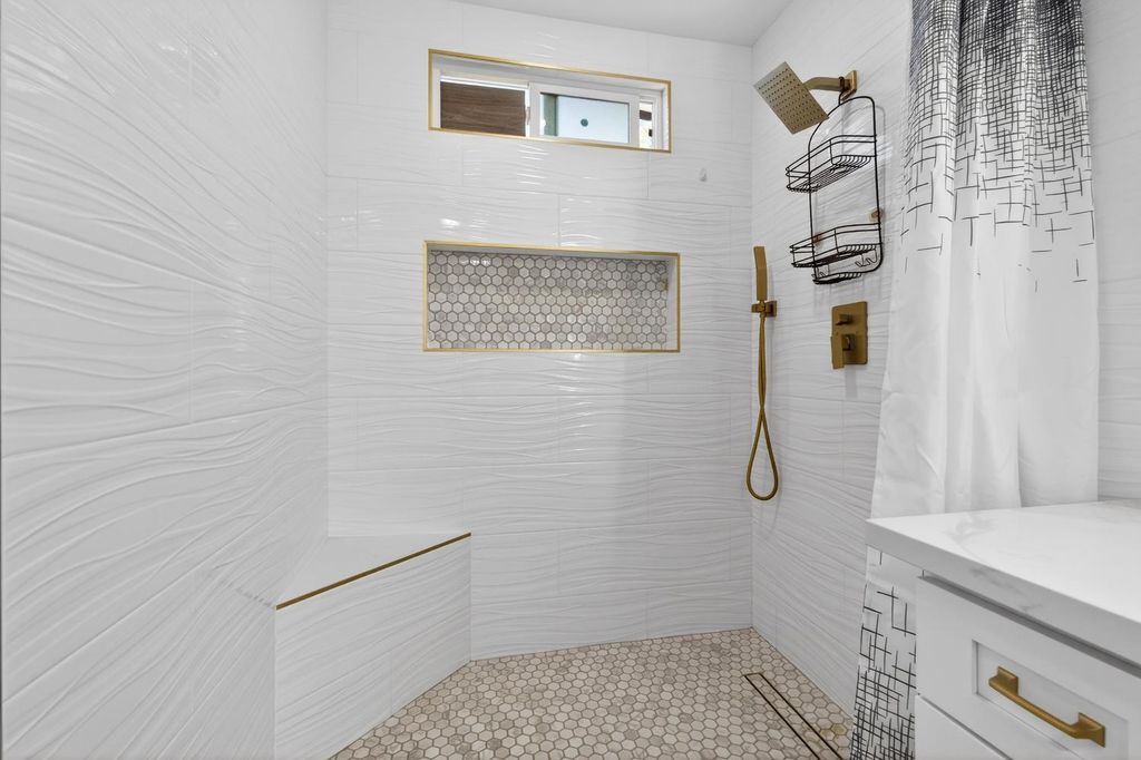 Image 23 of property listing at 105 W Herndon Ave Spc 64, Pinedale, CA 93650