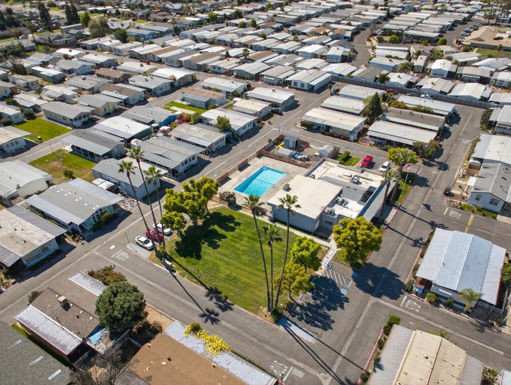 Image 29 of property listing at 105 W Herndon Ave Spc 64, Pinedale, CA 93650