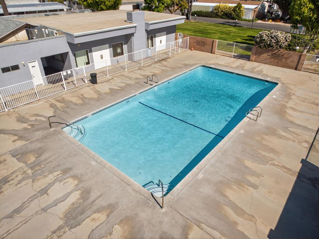 Image 31 of property listing at 105 W Herndon Ave Spc 64, Pinedale, CA 93650