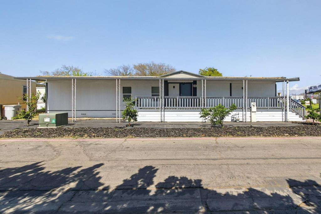Image 36 of property listing at 105 W Herndon Ave Spc 64, Pinedale, CA 93650