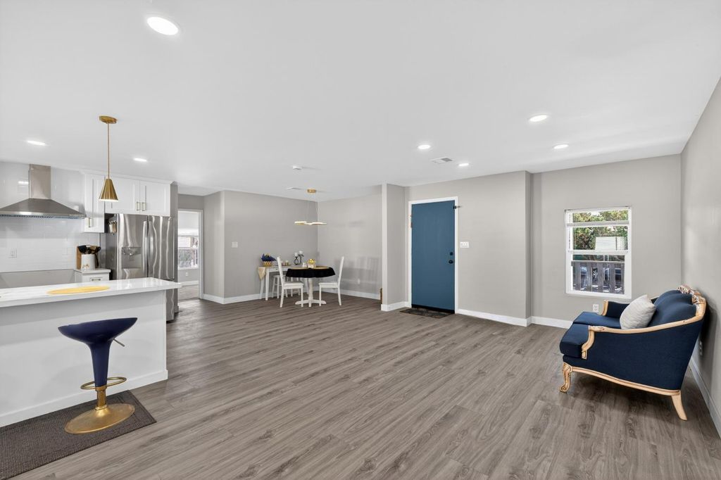 Image 5 of property listing at 105 W Herndon Ave Spc 64, Pinedale, CA 93650