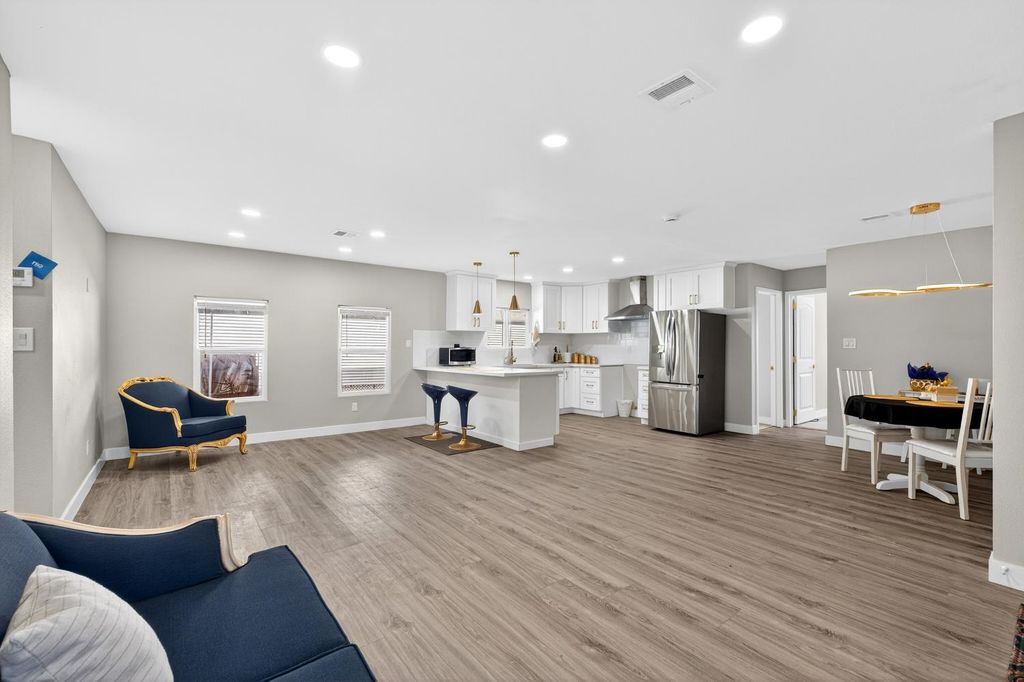 Image 6 of property listing at 105 W Herndon Ave Spc 64, Pinedale, CA 93650