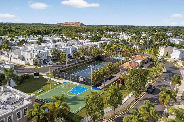 F-15 LAS PALMAS DE CERRO GORDO, Vega Alta, PR 00692