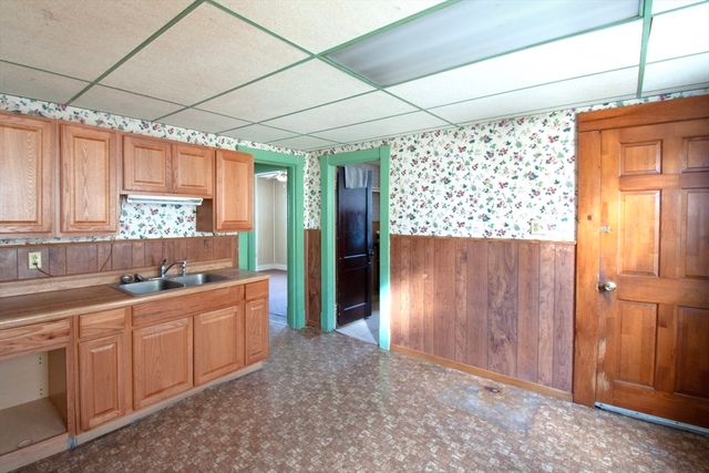 39-41 Malden St, Springfield, MA 01108