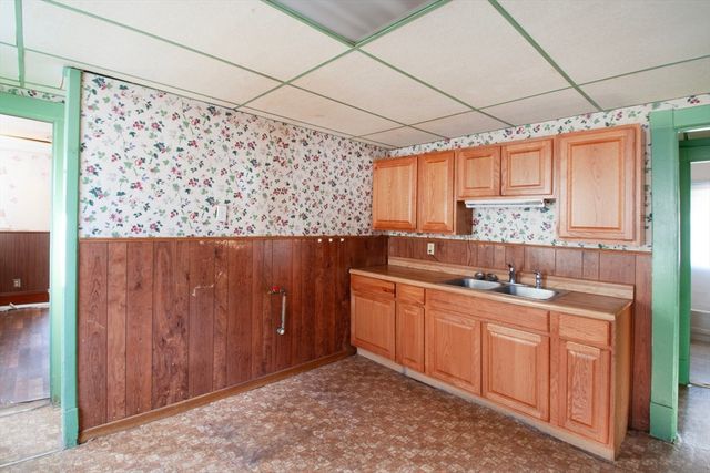 39-41 Malden St, Springfield, MA 01108